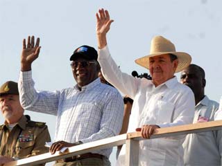 Presidió Raúl Castro multitudinaria celebración en La Habana por el Primero de Mayo