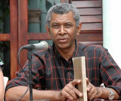 Presentan novedoso libro sobre la radio del camagüeyano Lázaro David Najarro