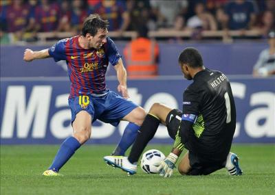 El Barcelona derrota al Oporto, con goles de Messi y Cesc, en un partido peleadísimo