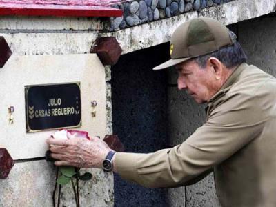 Presidió Raúl Castro ceremonia de inhumación de las cenizas del General de Cuerpo de Ejército Julio Casas Regueiro