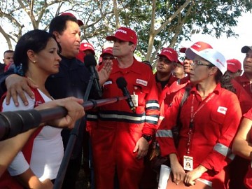 #Chávez recorre Amuay: toda nuestra solidaridad y amor para el pueblo de Falcón