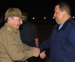 Felicita Raúl Castro a Chávez por su victoria electoral