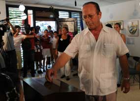 #CubaEnElecciones Fidel Castro vota en elecciones municipales de #Cuba