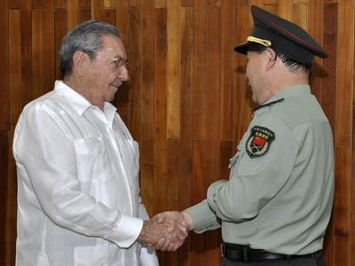 #Cuba Saludó Raúl a delegación militar de China