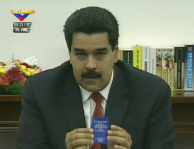 #Maduro desde Miraflores: #Chávez es el único Presidente y Comandante en Jefe de este Gobierno