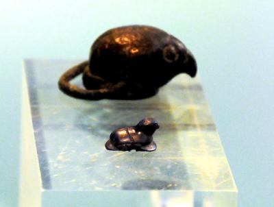 #Cuba Donan invaluable escarabajo de lapislázuli egipcio a Museo Nacional de Bellas Artes