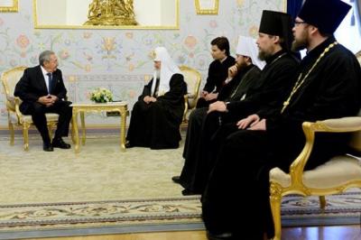 Destacan Raúl y el Patriarca de la Iglesia Ortodoxa Rusa la hermandad entre sus pueblos