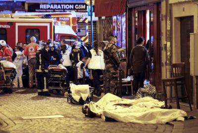 Hollande responsabiliza al Estado Islámico de la matanza de París