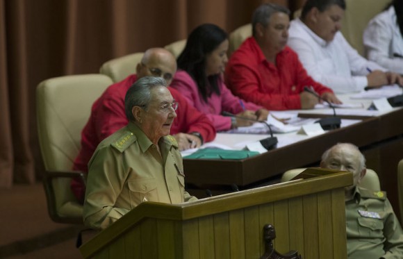 #Cuba Califica Raúl Castro al 2015 como año de intenso trabajo y resultados positivos