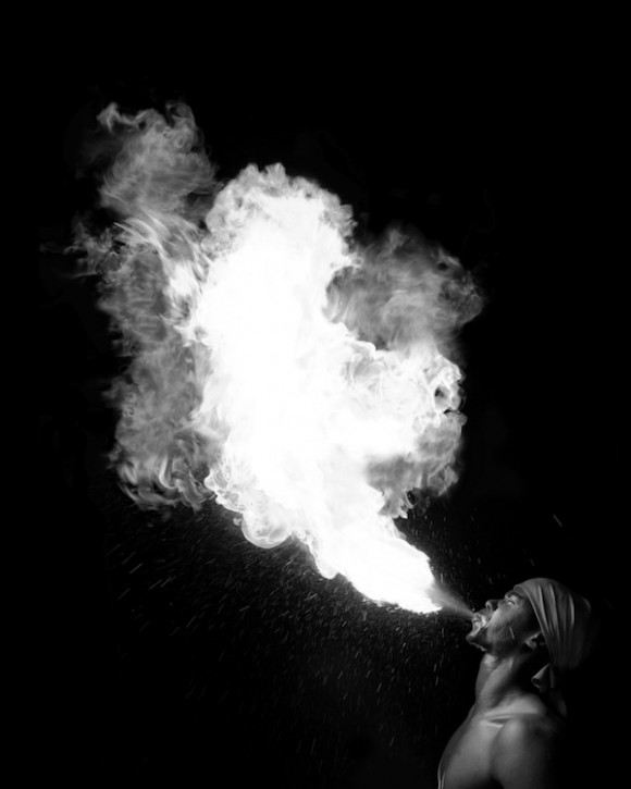 La danza del fuego. Foto: Roberto Chile