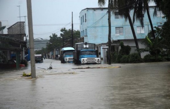 Inundaciones por causa de las lluvias en Yaguajay, Sancti Spíritus, Cuba, el 24 de mayo de 2012. AIN FOTO/Oscar ALFONSO SOSA/
