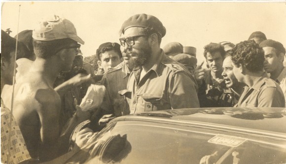 Fidel durante los combates de Playa Girón