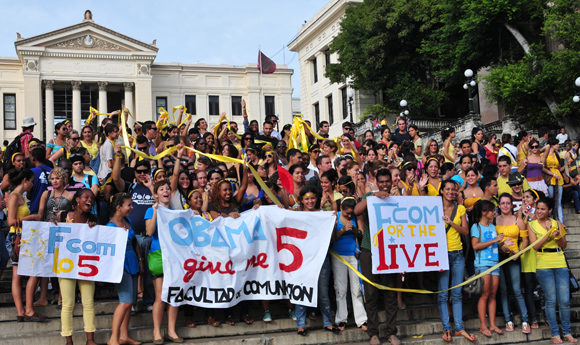 Los estudiantes universitarios también estuvieron presentes en el reclamo por Los Cinco. Foto: Ladyrene Pérez/Cubadebate.