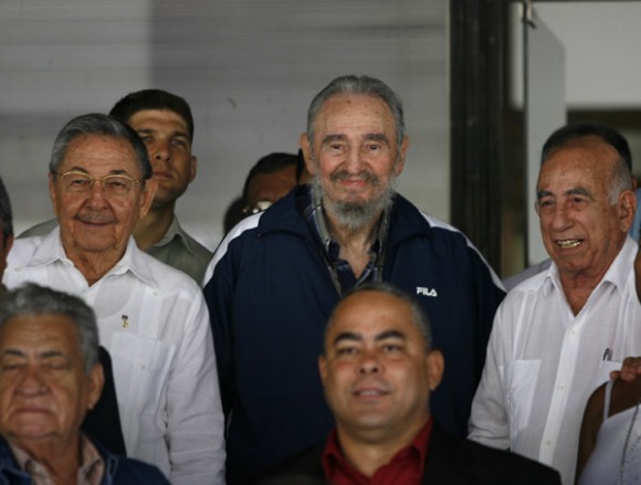 Fidel en la Clausura del VI Congreso del Partido. Foto: Ismael Francisco