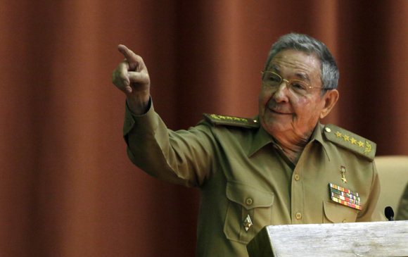 Clausura Raúl Castro, presidente de Cuba, sesión plenaria del parlamento cubano.  Foto: Ismael Francisco/cubadebate.