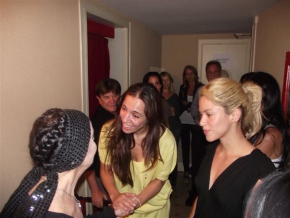 Shakira saluda a Alicia Alonso