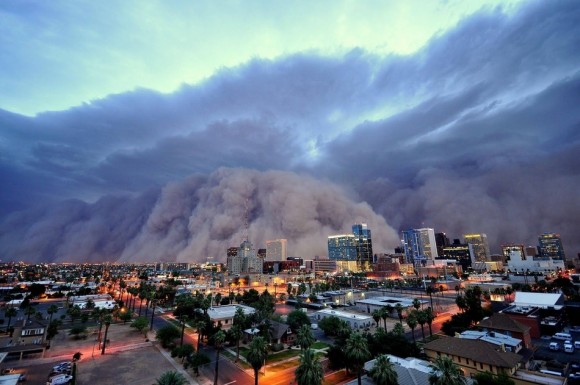 Una tormenta de polvo monstruosa (Haboob) atravesó Phoenix,  Arizona en julio.